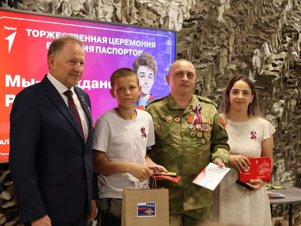 Алексей Дыбов: С главным документом гражданина Российской Федерации! Алексей Дыбов: С главным документом гражданина Российской Федерации!