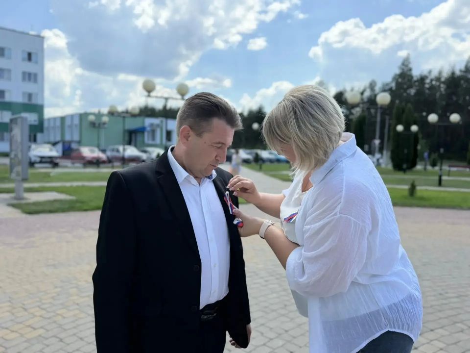 Андрей Миськов: 12 июня — особенная дата в календаре нашей страны! Этот праздник олицетворяет единство нации, гордость за нашу Родину, глубокое уважение к её истории и веру в светлое будущее Андрей Миськов: 12 июня — особенная дата в календаре нашей страны! Этот праздник олицетворяет единство нации, гордость за нашу Родину, глубокое уважение к её истории и веру в светлое будущее