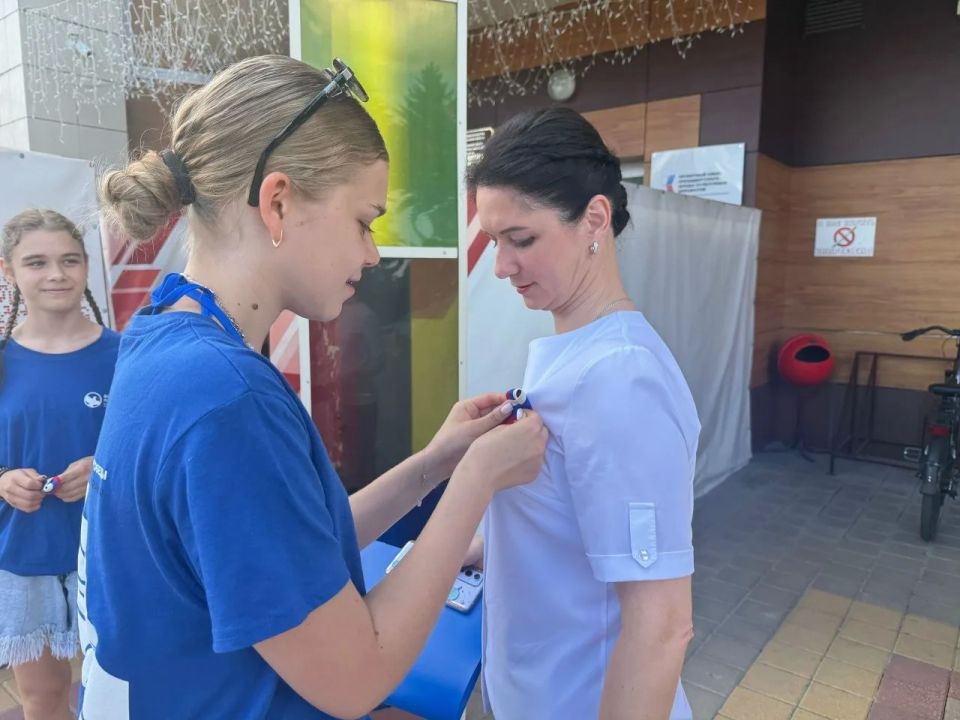 В Ракитянском округе прошла акция «Российский триколор» В Ракитянском округе прошла акция «Российский триколор»