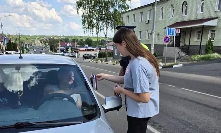 Здравствуйте. Поздравляем Вас с Днем России! Этот государственный праздник является символом национального единства и нашей общей ответственности за будущее страны В честь этого события в городе Короча сотрудники... Здравствуйте. Поздравляем Вас с Днем России! Этот государственный праздник является символом национального единства и нашей общей ответственности за будущее страны В честь этого события в городе Короча сотрудники...