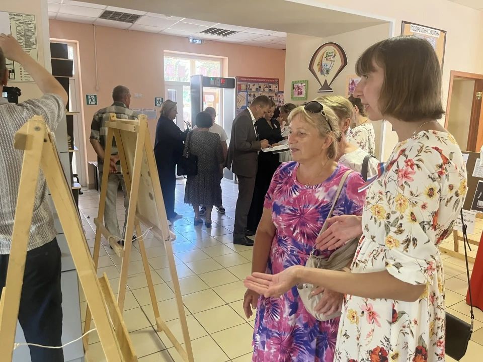 В Грайвороне ко Дню России открылись новые выставки В Грайвороне ко Дню России открылись новые выставки