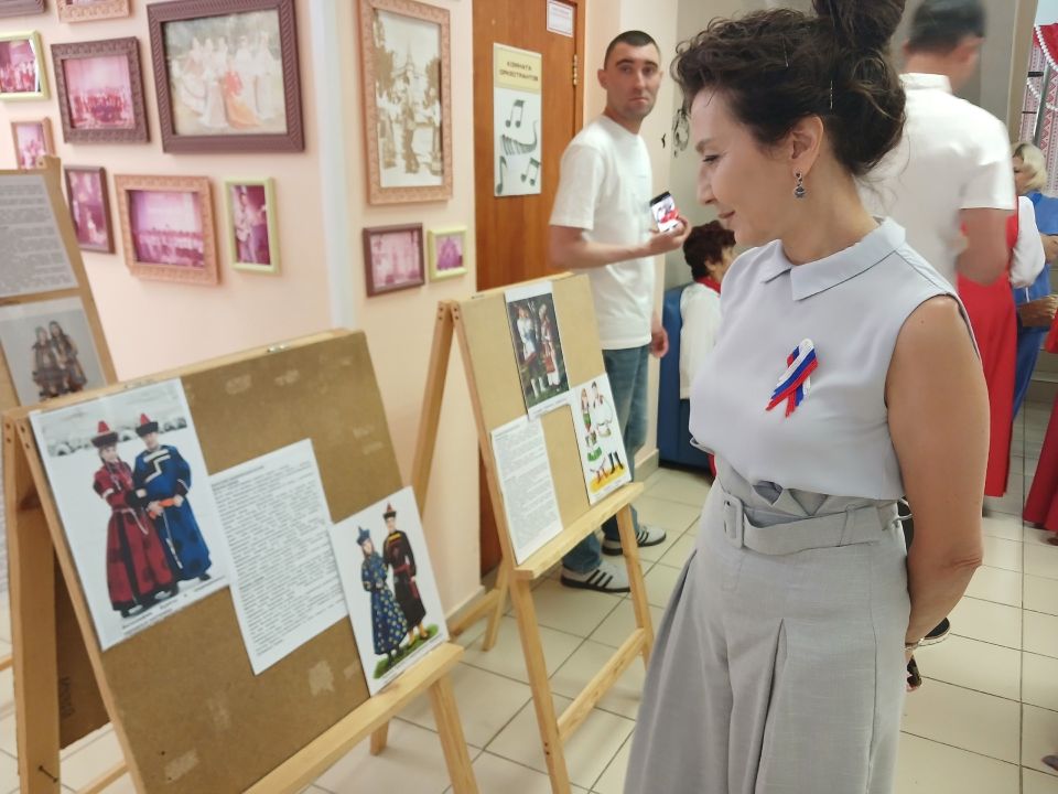 В Грайвороне ко Дню России открылись новые выставки В Грайвороне ко Дню России открылись новые выставки