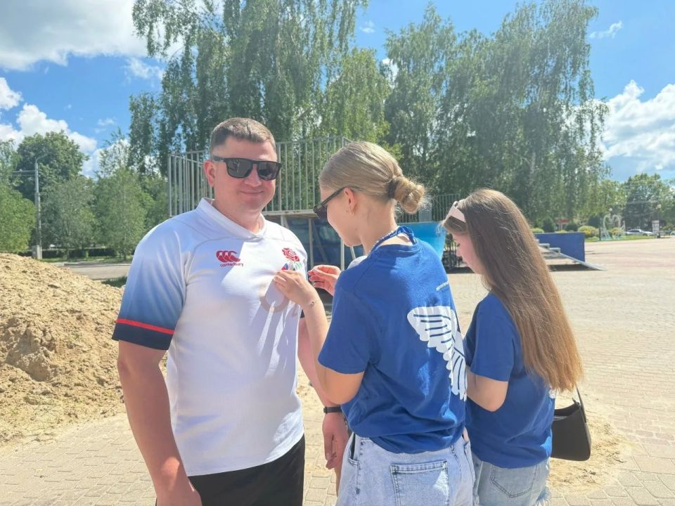 В Ракитянском округе прошла акция «Российский триколор» В Ракитянском округе прошла акция «Российский триколор»
