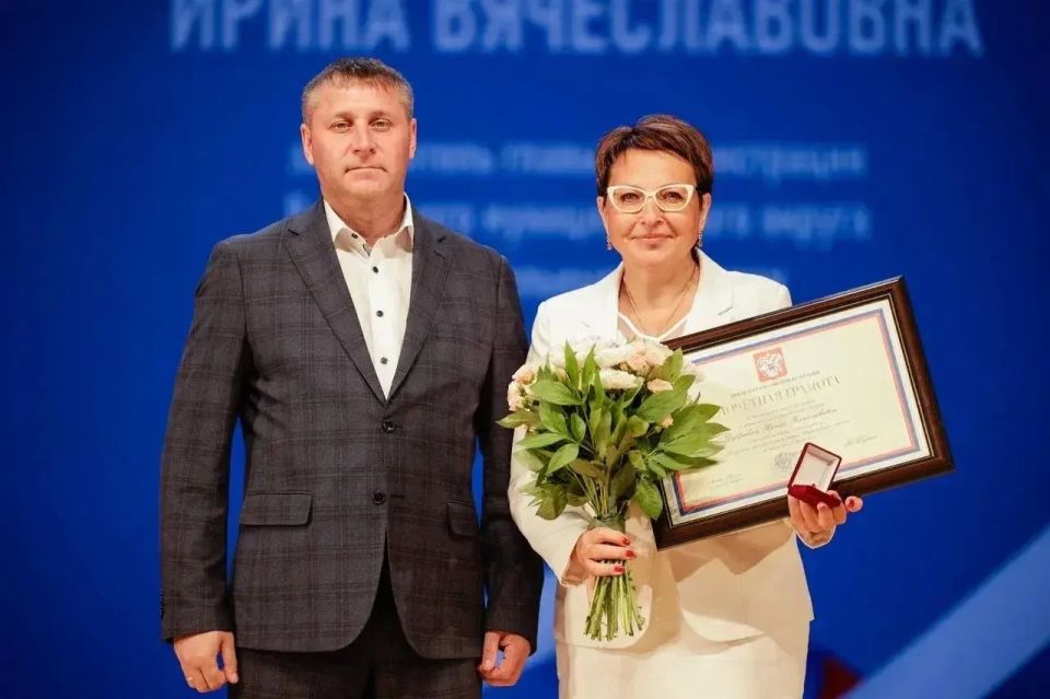 Врио губернатора региона Александр Шуваев вручил государственные награды белгородцам Врио губернатора региона Александр Шуваев вручил государственные награды белгородцам