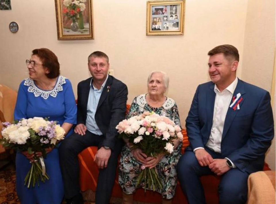 Александр Шуваев поздравил с днём рождения 100-летнюю белгородку Александр Шуваев поздравил с днём рождения 100-летнюю белгородку