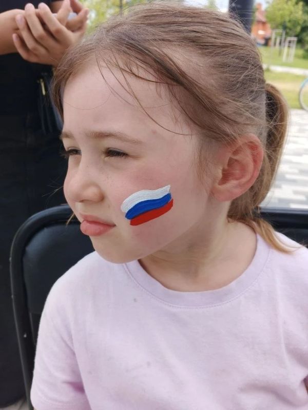 С Днём России, новооскольцы! С Днём России, новооскольцы!