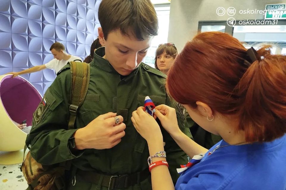 «Мы – граждане России!». В штабе Победы состоялось торжественное вручение паспортов участникам Движения Первых ко Дню России «Мы – граждане России!». В штабе Победы состоялось торжественное вручение паспортов участникам Движения Первых ко Дню России
