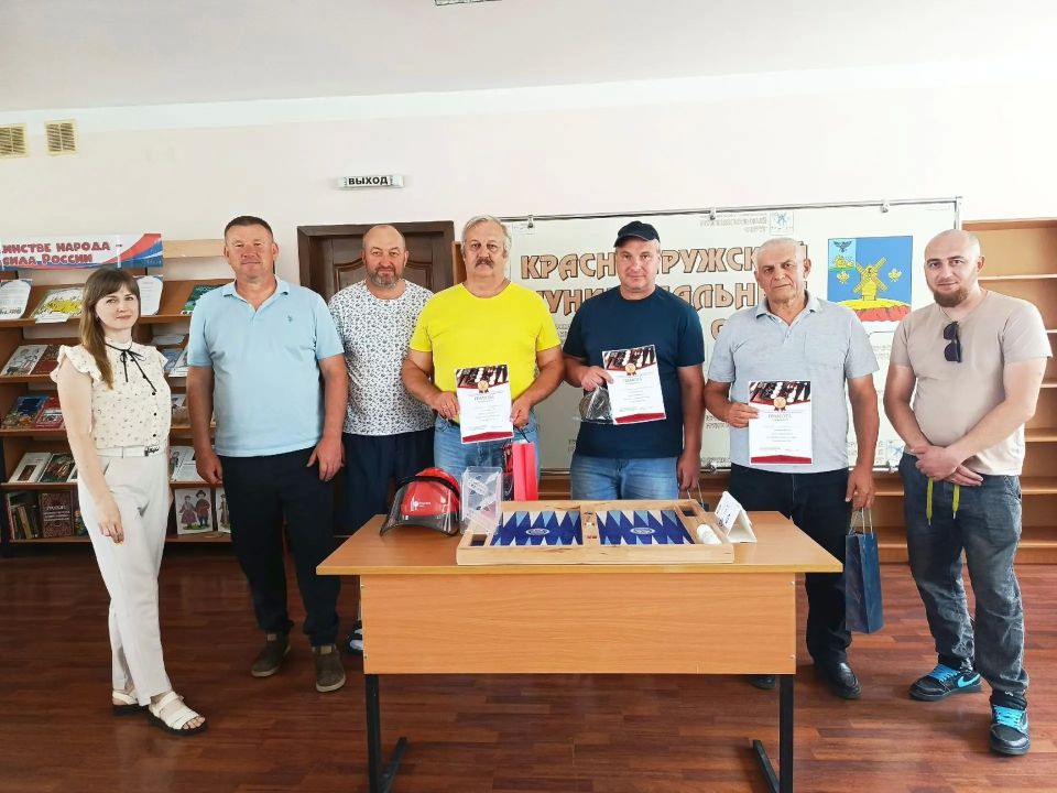 В честь Дня России и 35-й годовщины возрождения нашего края на территории округа состоялся турнир по длинным нардам, собравший истинных ценителей этой древней и мудрой игры В честь Дня России и 35-й годовщины возрождения нашего края на территории округа состоялся турнир по длинным нардам, собравший истинных ценителей этой древней и мудрой игры