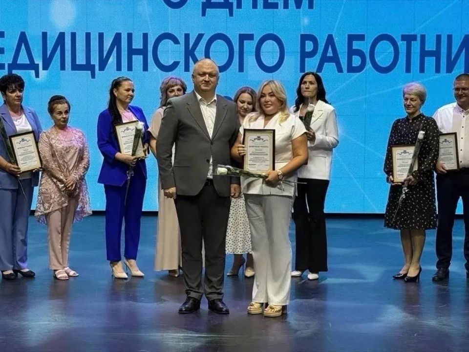 Андрей Иконников: Поздравил сотрудников Белгородской областной клинической больницы Святителя Иоасафа с Днем медицинского работника Андрей Иконников: Поздравил сотрудников Белгородской областной клинической больницы Святителя Иоасафа с Днем медицинского работника