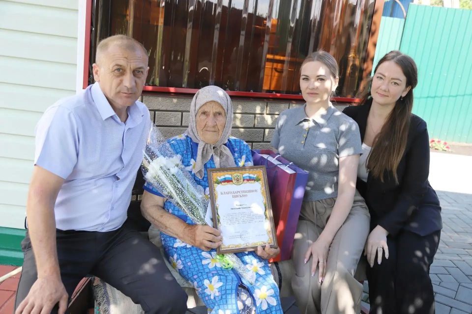 Сегодня свой 96-й день рождения отмечает Анастасия Алексеевна Погореленко — живая история нашего края, представительница героического поколения и труженица тыла, коренная жительница села Репяховка Сегодня свой 96-й день рождения отмечает Анастасия Алексеевна Погореленко — живая история нашего края, представительница героического поколения и труженица тыла, коренная жительница села Репяховка