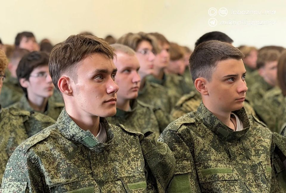 Михаил Лобазнов: В Монаковской школе состоялось торжественное открытие военно-исторических сборов «Армата» Михаил Лобазнов: В Монаковской школе состоялось торжественное открытие военно-исторических сборов «Армата»