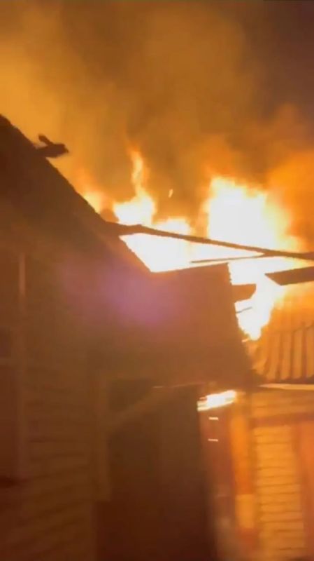 В Грайворонском округе полицейский спас из загоревшегося после атаки ВСУ дома пенсионерку В Грайворонском округе полицейский спас из загоревшегося после атаки ВСУ дома пенсионерку