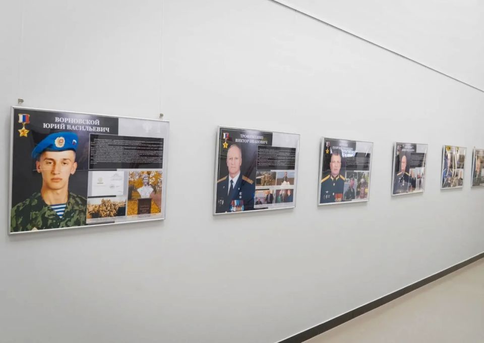 В Прохоровке открылась фотовыставка «Герои России» В Прохоровке открылась фотовыставка «Герои России»
