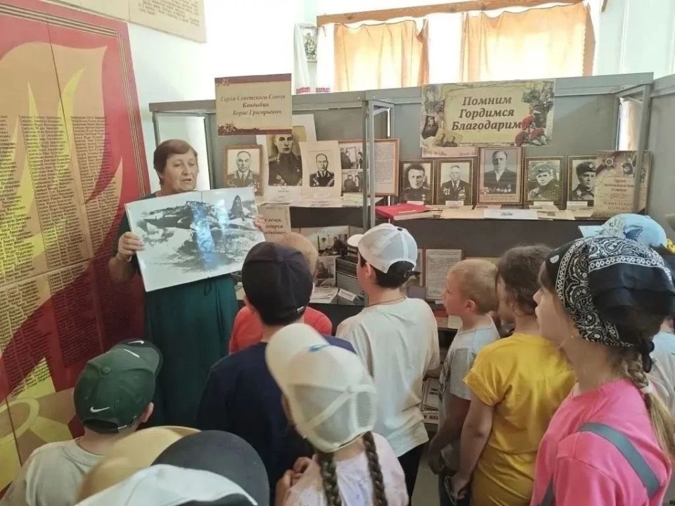 Дорогие друзья! Хотим рассказать вам о том, как наши дети из Ровеньского муниципального округа проводят лето Дорогие друзья! Хотим рассказать вам о том, как наши дети из Ровеньского муниципального округа проводят лето