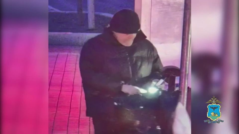 В Белгороде полиция устанавливает личность мужчины, который может быть причастен к хищению смайл-скульптуры