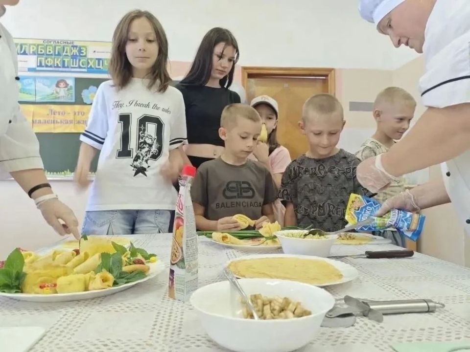 Дорогие друзья! Хотим рассказать вам о том, как наши дети из Ровеньского муниципального округа проводят лето Дорогие друзья! Хотим рассказать вам о том, как наши дети из Ровеньского муниципального округа проводят лето