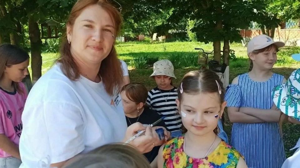 Дорогие друзья! Хотим рассказать вам о том, как наши дети из Ровеньского муниципального округа проводят лето