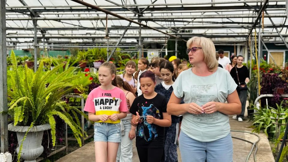В гостях у «Зеленстроя». В Старом Осколе стартовал проект «Зеленстрой: профессии в лицах или история одной клумбы» В гостях у «Зеленстроя». В Старом Осколе стартовал проект «Зеленстрой: профессии в лицах или история одной клумбы»