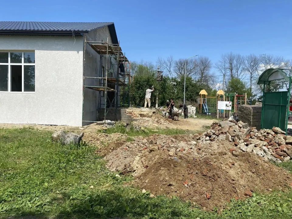 В селе Васильевка завершается ремонт кровли Дома культуры