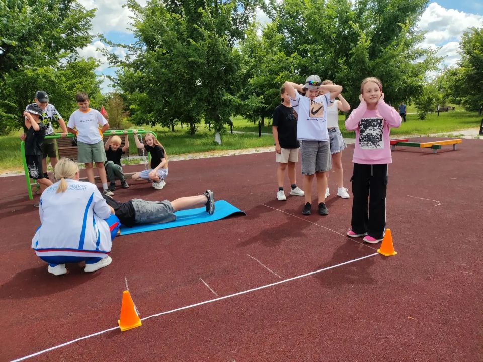 На спортивной площадке «Зарница», ставшей настоящим украшением Парка Победителей, благоустроенного в рамках федерального проекта «Формирование комфортной городской среды» нацпроекта «Инфраструктура для жизни», прошла... На спортивной площадке «Зарница», ставшей настоящим украшением Парка Победителей, благоустроенного в рамках федерального проекта «Формирование комфортной городской среды» нацпроекта «Инфраструктура для жизни», прошла...