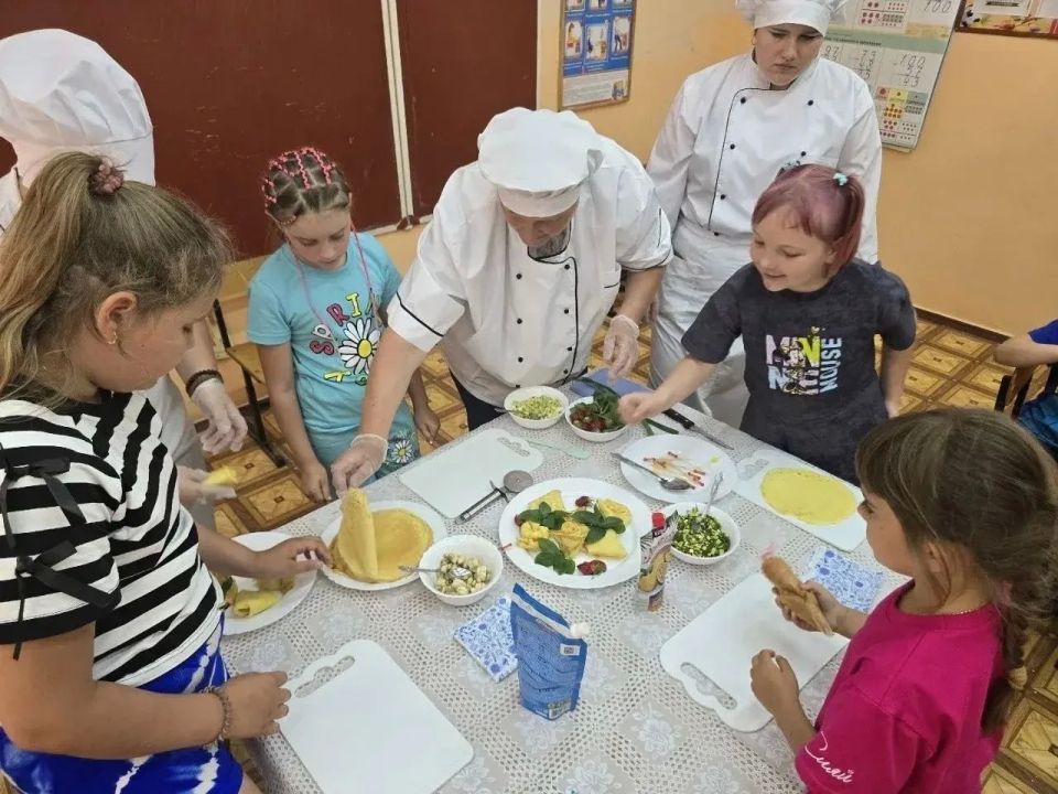 Дорогие друзья! Хотим рассказать вам о том, как наши дети из Ровеньского муниципального округа проводят лето Дорогие друзья! Хотим рассказать вам о том, как наши дети из Ровеньского муниципального округа проводят лето