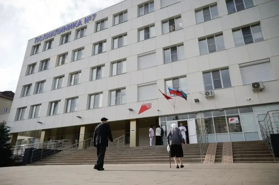 Александр Шуваев вместе с полпредом Президента РФ в ЦФО Игорем Щёголевым осмотрели обновлённую поликлинику №7 в Белгороде Александр Шуваев вместе с полпредом Президента РФ в ЦФО Игорем Щёголевым осмотрели обновлённую поликлинику №7 в Белгороде