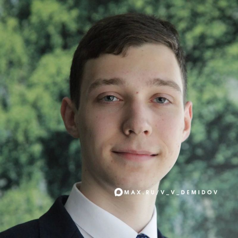Валентин Демидов: Первые результаты ЕГЭ в Белгороде уже известны, и они по-настоящему радуют! 14 выпускников белгородских школ получили по 100 баллов: семь — по литературе, ещё семь — по химии Валентин Демидов: Первые результаты ЕГЭ в Белгороде уже известны, и они по-настоящему радуют! 14 выпускников белгородских школ получили по 100 баллов: семь — по литературе, ещё семь — по химии