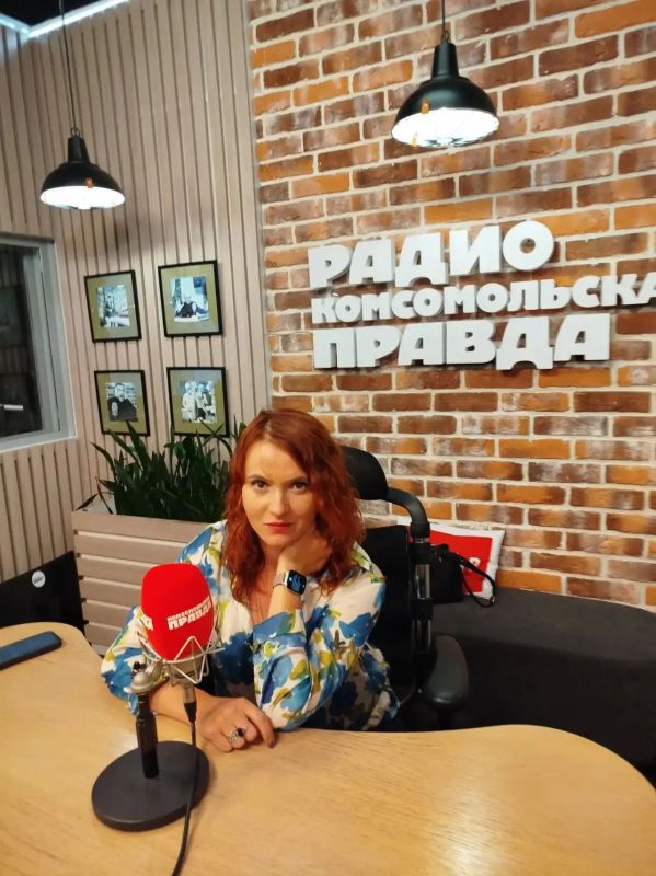 Анна Долгарева: Тем временем, сегодня бегаю по Москве с чемоданом Анна Долгарева: Тем временем, сегодня бегаю по Москве с чемоданом