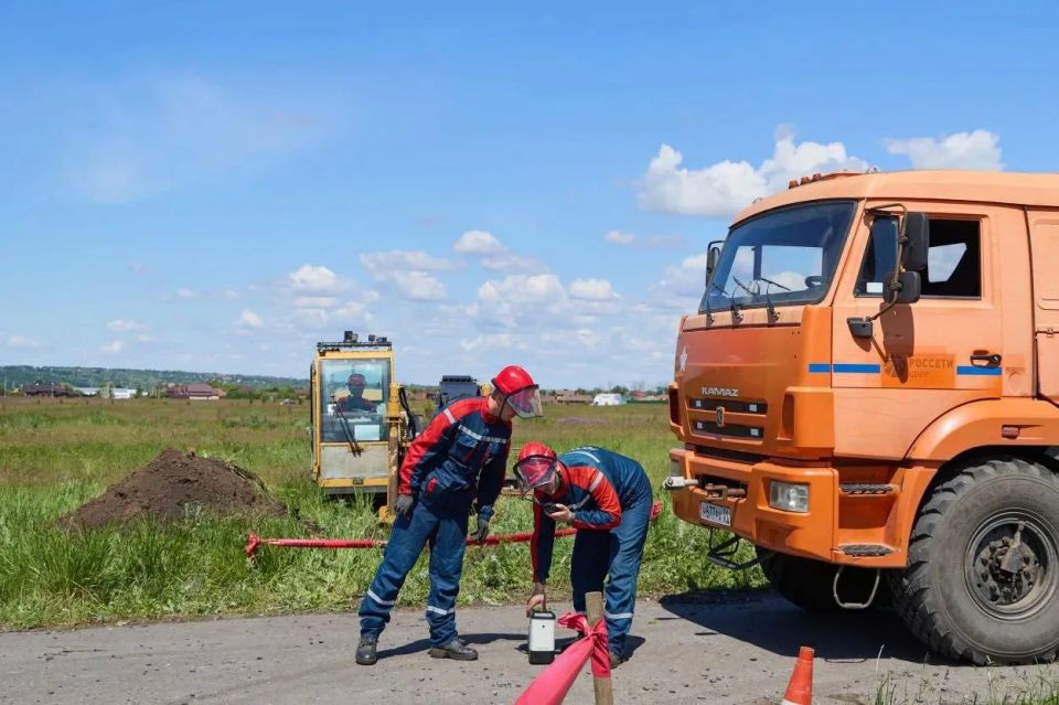 Белгородские энергетики подключили к сетям строящийся храм в Новосадовом Белгородские энергетики подключили к сетям строящийся храм в Новосадовом