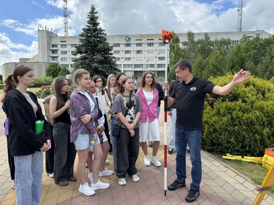 В преддверии 70-летия Дня строителя в Белгородской области продолжаются профориентационные мероприятия, направленные на знакомство молодежи с востребованными профессиями строительной отрасли В преддверии 70-летия Дня строителя в Белгородской области продолжаются профориентационные мероприятия, направленные на знакомство молодежи с востребованными профессиями строительной отрасли