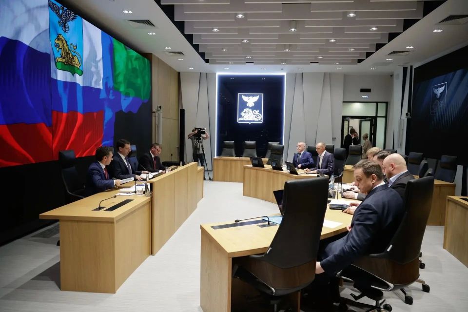 В рамках рабочего визита председателя Президента РФ в ЦФО Игоря Щёголева в Белгородскую область обсудили вопросы поддержки ответственного бизнеса В рамках рабочего визита председателя Президента РФ в ЦФО Игоря Щёголева в Белгородскую область обсудили вопросы поддержки ответственного бизнеса