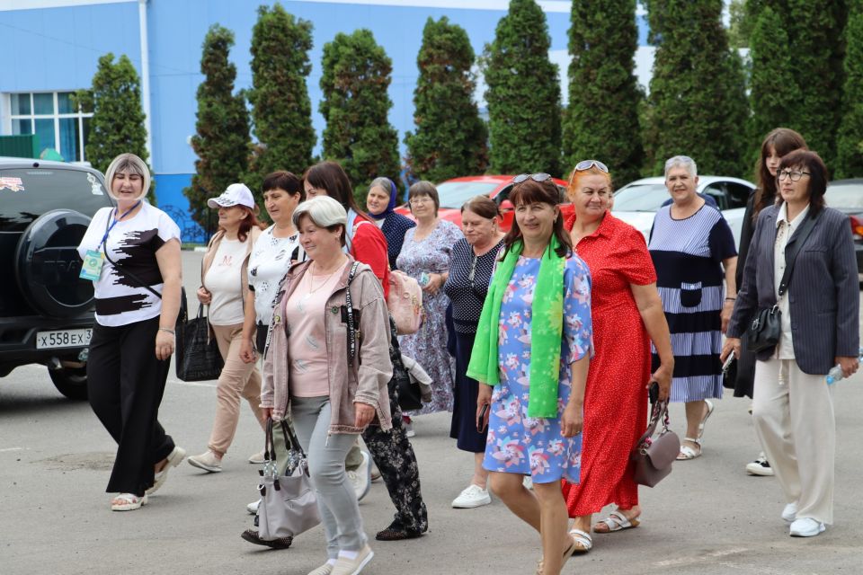 Дорогие земляки!. Сегодня был понастоящему тёплый и вдохновляющий день на Чернянской земле! Мы с радостью приняли у себя семьи участников специальной военной операции из соседнего Красногвардейского округа в рамках проекта... Дорогие земляки!. Сегодня был понастоящему тёплый и вдохновляющий день на Чернянской земле! Мы с радостью приняли у себя семьи участников специальной военной операции из соседнего Красногвардейского округа в рамках проекта...