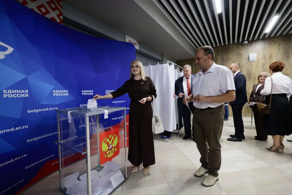 Александр Шуваев: Сегодня для меня значимый день — на XXXVI Конференции Белгородского регионального отделения Всероссийской политической партии «Единая Россия» путём тайного голосования поддержана моя кандидатура на участие... Александр Шуваев: Сегодня для меня значимый день — на XXXVI Конференции Белгородского регионального отделения Всероссийской политической партии «Единая Россия» путём тайного голосования поддержана моя кандидатура на участие...