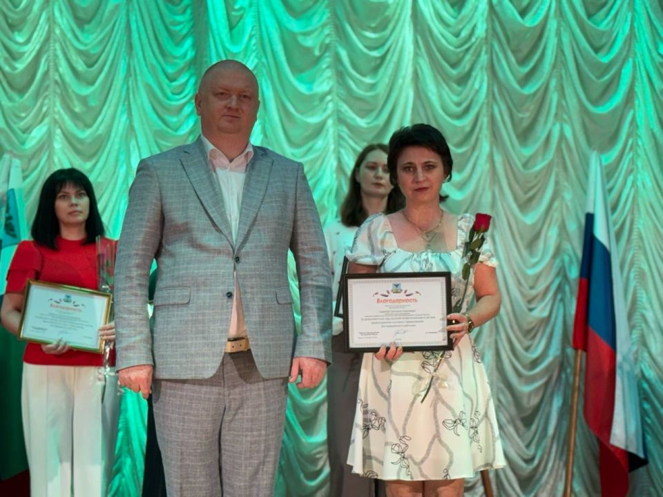 Андрей Иконников: Рабочий день начал с поздравления наших сотрудников поселка Борисовки и города Грайворона, а также санатория «Красиво» Андрей Иконников: Рабочий день начал с поздравления наших сотрудников поселка Борисовки и города Грайворона, а также санатория «Красиво»