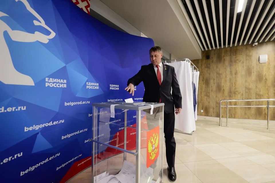 Александр Шуваев: Сегодня для меня значимый день — на XXXVI Конференции Белгородского регионального отделения Всероссийской политической партии «Единая Россия» путём тайного голосования поддержана моя кандидатура на участие... Александр Шуваев: Сегодня для меня значимый день — на XXXVI Конференции Белгородского регионального отделения Всероссийской политической партии «Единая Россия» путём тайного голосования поддержана моя кандидатура на участие...