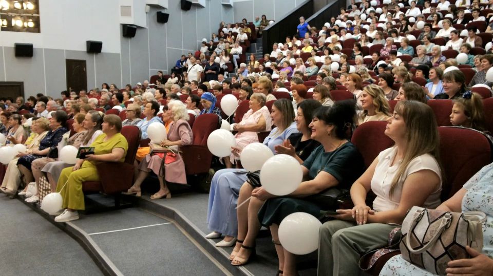 Андрей Миськов: Сегодня в Центре культурного развития «Оскол» мы говорили слова, которые, на мой взгляд, никогда не могут быть сказаны до конца - слова благодарности нашим медицинским работникам Андрей Миськов: Сегодня в Центре культурного развития «Оскол» мы говорили слова, которые, на мой взгляд, никогда не могут быть сказаны до конца - слова благодарности нашим медицинским работникам