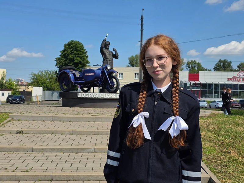Урок мужества и истории: в Белгороде полицейские провели занятие для подростков у памятника Павлу Гречихину Урок мужества и истории: в Белгороде полицейские провели занятие для подростков у памятника Павлу Гречихину
