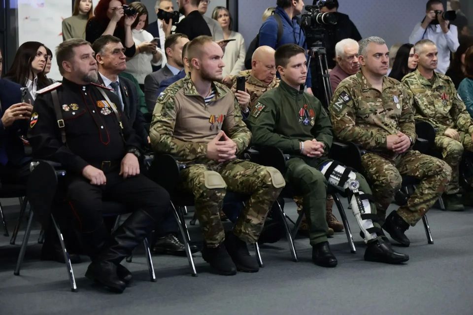 Врио губернатора Белгородской области Александр Шуваев сообщил о старте набора на третий поток регионального проекта «Время СВОих героев» Врио губернатора Белгородской области Александр Шуваев сообщил о старте набора на третий поток регионального проекта «Время СВОих героев»