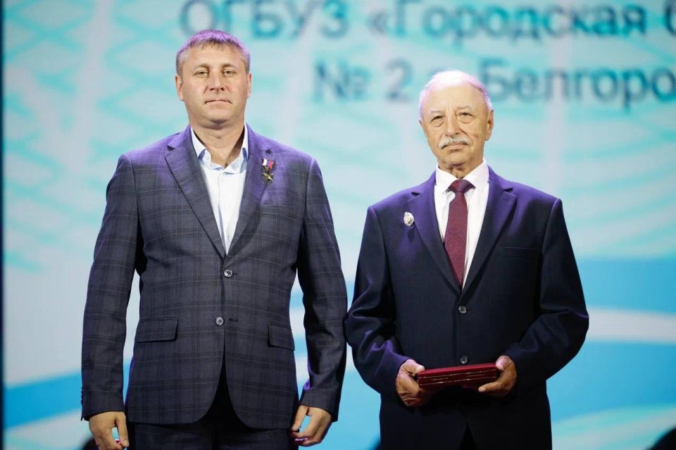 Андрей Иконников: Временно исполняющий обязанности губернатора Александр Михайлович Шуваев поздравил наших выдающихся медицинских работников с наступающим профессиональным праздником и вручил заслуженные федеральные и... Андрей Иконников: Временно исполняющий обязанности губернатора Александр Михайлович Шуваев поздравил наших выдающихся медицинских работников с наступающим профессиональным праздником и вручил заслуженные федеральные и...