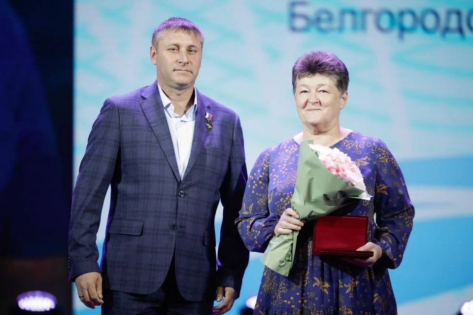Андрей Иконников: Временно исполняющий обязанности губернатора Александр Михайлович Шуваев поздравил наших выдающихся медицинских работников с наступающим профессиональным праздником и вручил заслуженные федеральные и... Андрей Иконников: Временно исполняющий обязанности губернатора Александр Михайлович Шуваев поздравил наших выдающихся медицинских работников с наступающим профессиональным праздником и вручил заслуженные федеральные и...