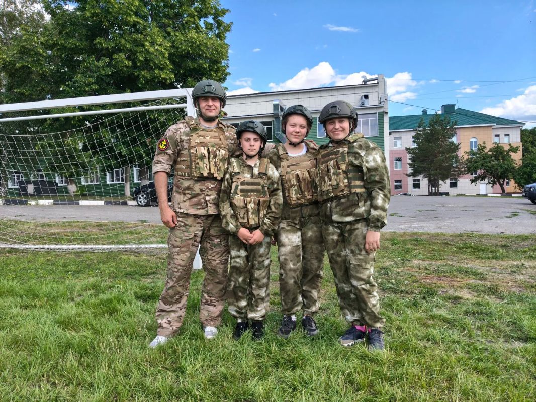 Вчера в Губкине на базе «Центра развития военно-спортивной подготовки граждан Белгородской области «ВОИН» прошёл региональный этап игры «Семейная Зарница» Вчера в Губкине на базе «Центра развития военно-спортивной подготовки граждан Белгородской области «ВОИН» прошёл региональный этап игры «Семейная Зарница»