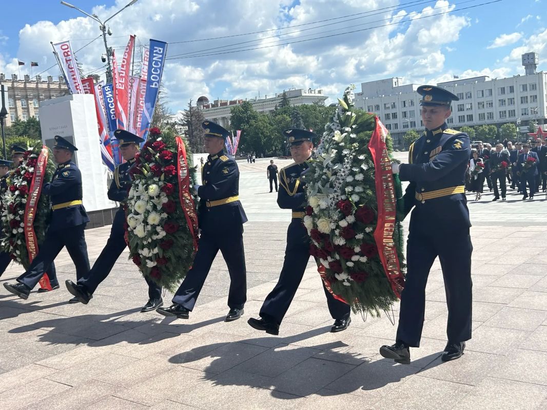 Офицеры СУ СК России по Белгородской области приняли участие в мероприятиях, приуроченных ко Дню памяти и скорби