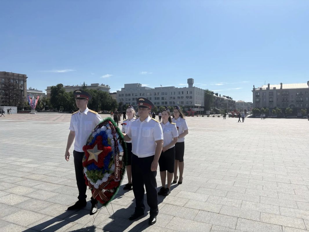 Офицеры СУ СК России по Белгородской области приняли участие в мероприятиях, приуроченных ко Дню памяти и скорби Офицеры СУ СК России по Белгородской области приняли участие в мероприятиях, приуроченных ко Дню памяти и скорби