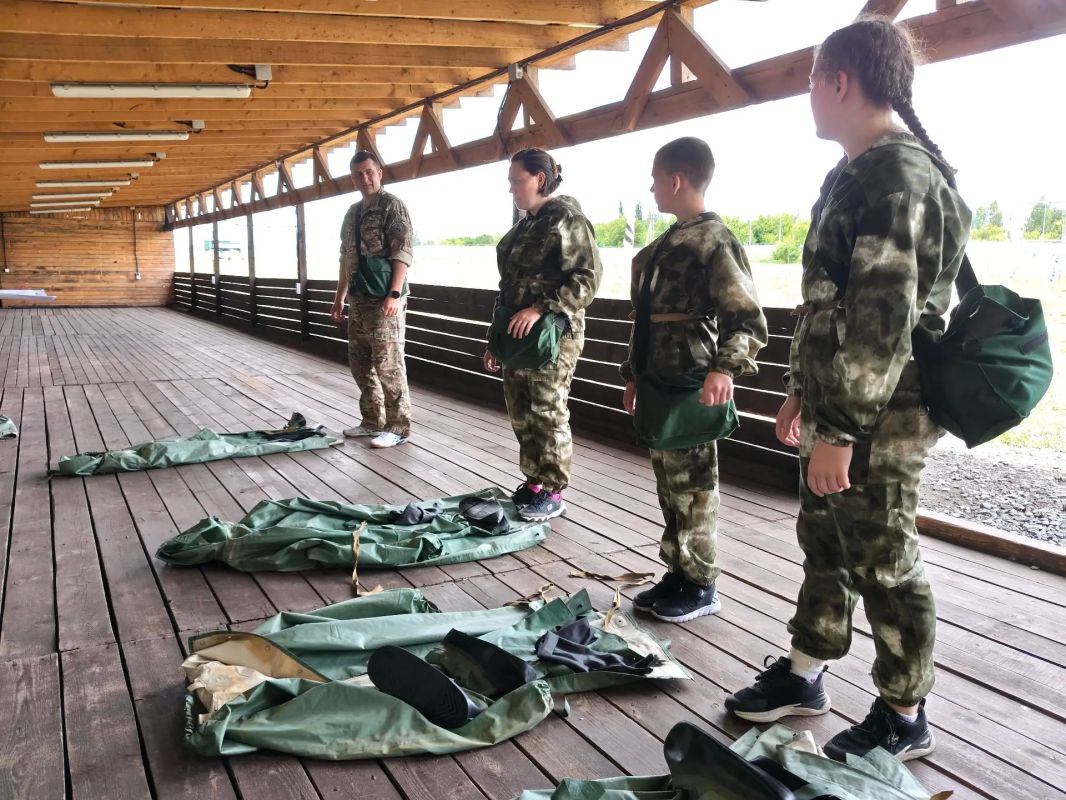 Вчера в Губкине на базе «Центра развития военно-спортивной подготовки граждан Белгородской области «ВОИН» прошёл региональный этап игры «Семейная Зарница» Вчера в Губкине на базе «Центра развития военно-спортивной подготовки граждан Белгородской области «ВОИН» прошёл региональный этап игры «Семейная Зарница»