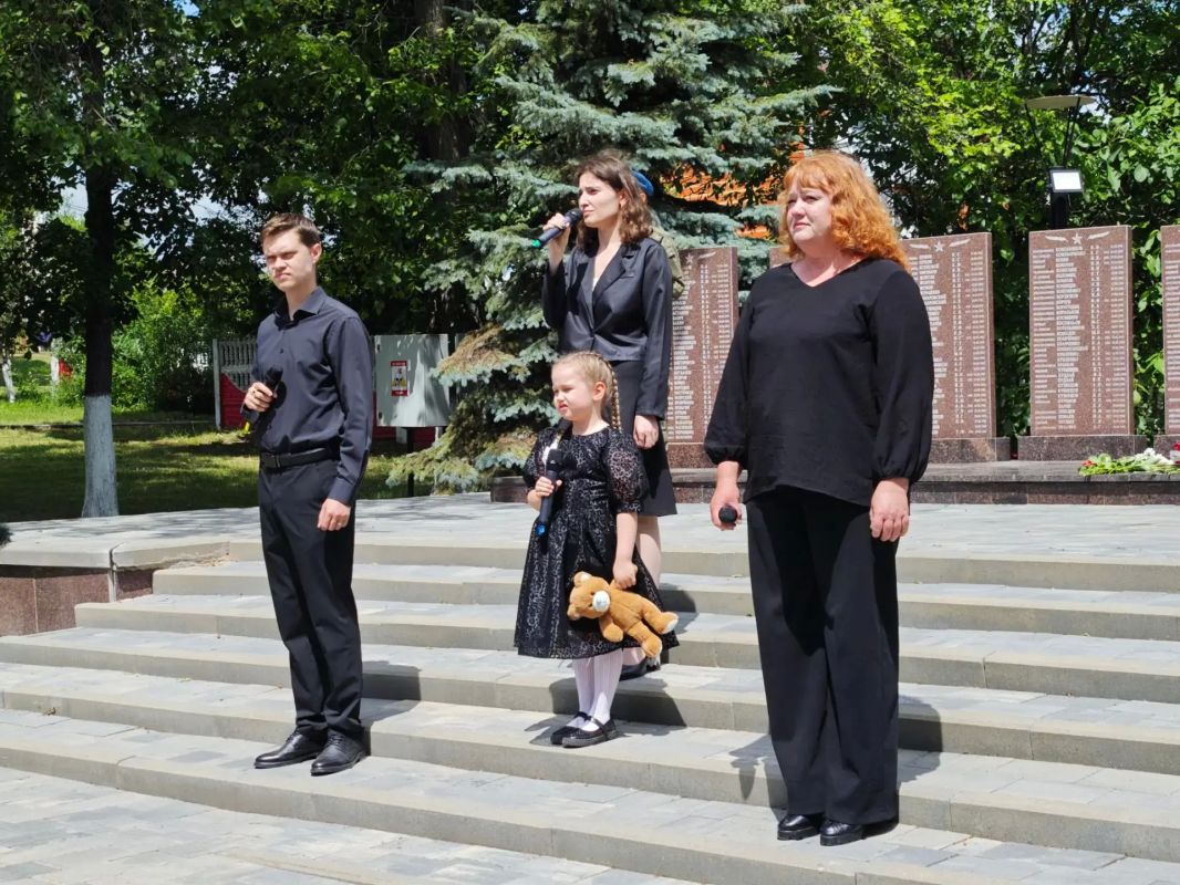 22 июня — дата, которая навсегда вписана в историю нашей страны чёрными чернилами 22 июня — дата, которая навсегда вписана в историю нашей страны чёрными чернилами