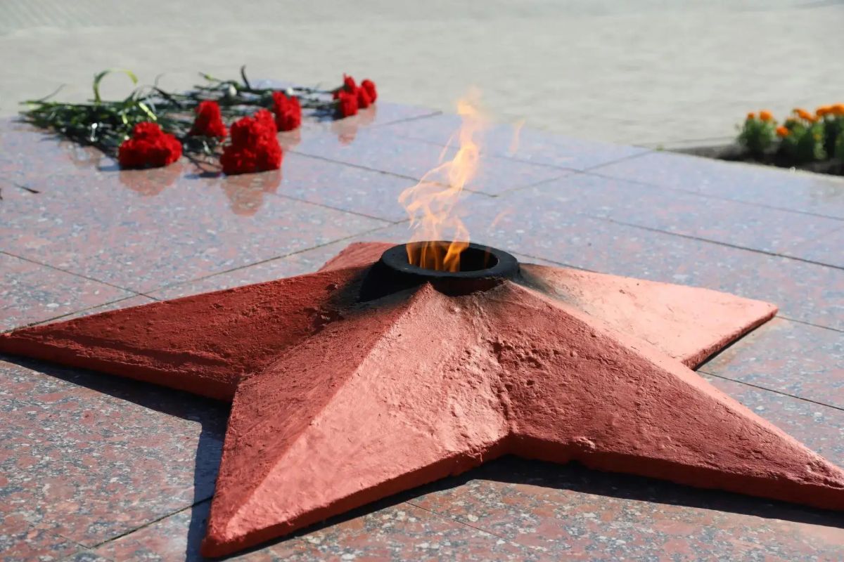 Сегодня, в День памяти и скорби, мы вновь обращаемся мыслями к трагическому событию, которое оборвало миллионы жизней и навсегда изменило судьбу целого поколения Сегодня, в День памяти и скорби, мы вновь обращаемся мыслями к трагическому событию, которое оборвало миллионы жизней и навсегда изменило судьбу целого поколения