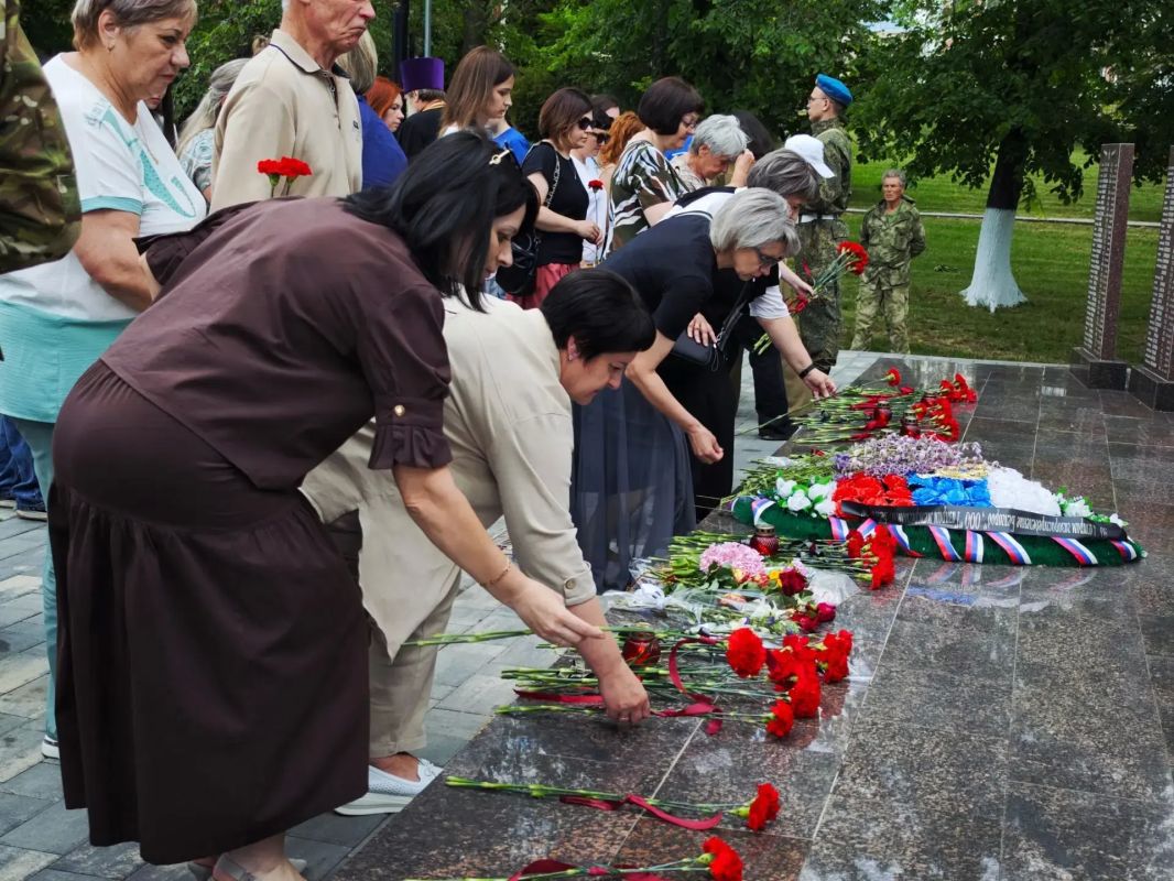 22 июня — дата, которая навсегда вписана в историю нашей страны чёрными чернилами 22 июня — дата, которая навсегда вписана в историю нашей страны чёрными чернилами