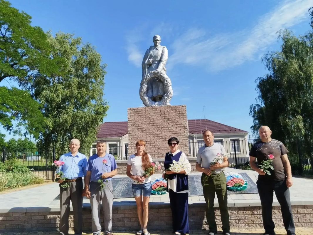 День памяти и скорби: в сёлах Грайворонского округа возложили цветы День памяти и скорби: в сёлах Грайворонского округа возложили цветы
