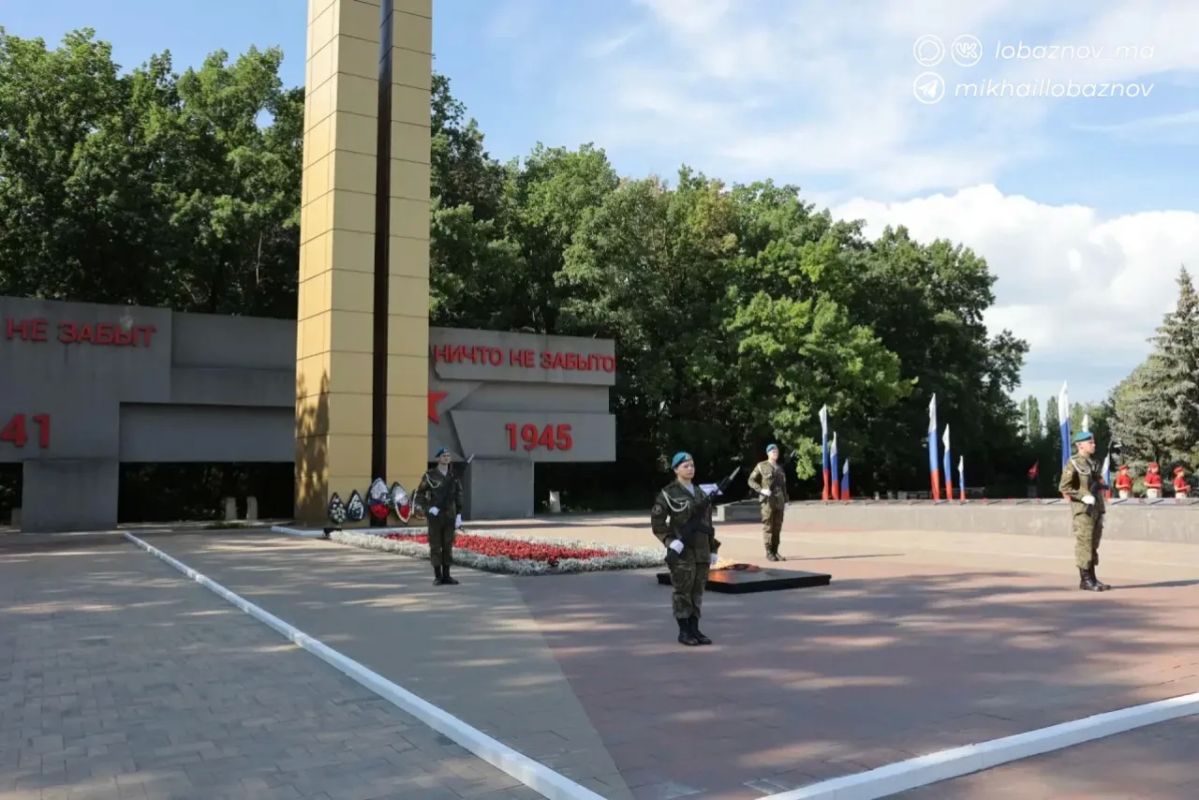 Михаил Лобазнов: Боль. Скорбь. Память. И бесконечная благодарность Михаил Лобазнов: Боль. Скорбь. Память. И бесконечная благодарность