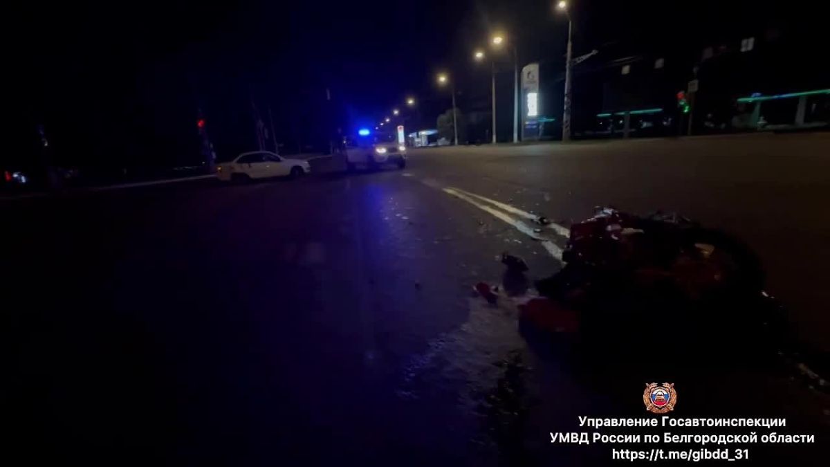 В Белгороде машина проехала на красный свет и сбила мотоциклиста